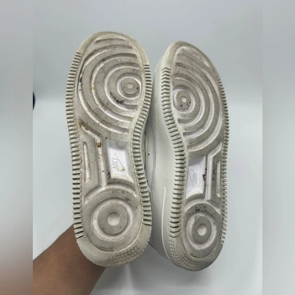 Nike Air Force 1’s Women's White Sneakers Size 7.5 - Picture 5 of 6